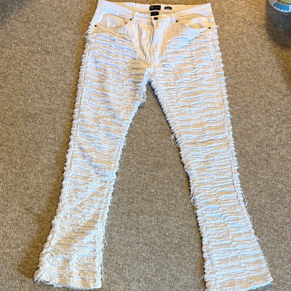 Chic White Distressed Flare Jeans